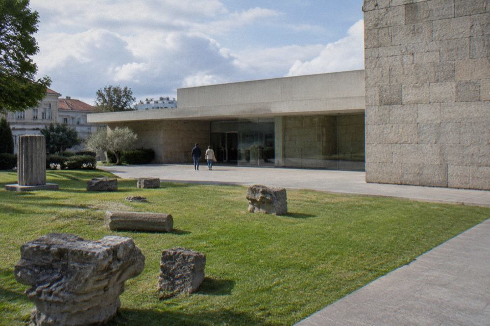 The courtyard and stone facade of the D. Diogo de Sousa archaeological museum in Braga