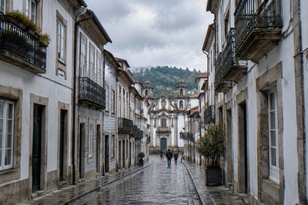A narrow cobbled lane in Braga's historic centre with old buildings on both sides