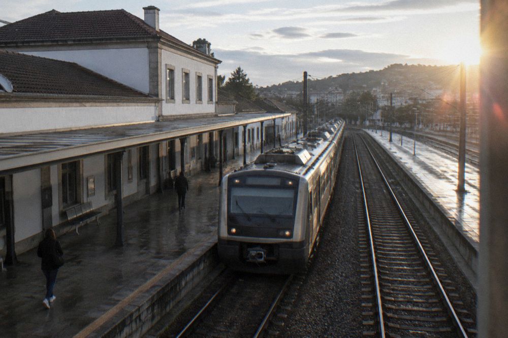 A CP train at Braga station platform under a clear sky